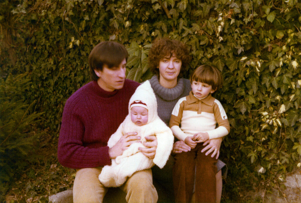 Giovanni con la moglie Piera Angela e i figli Armando e Davide